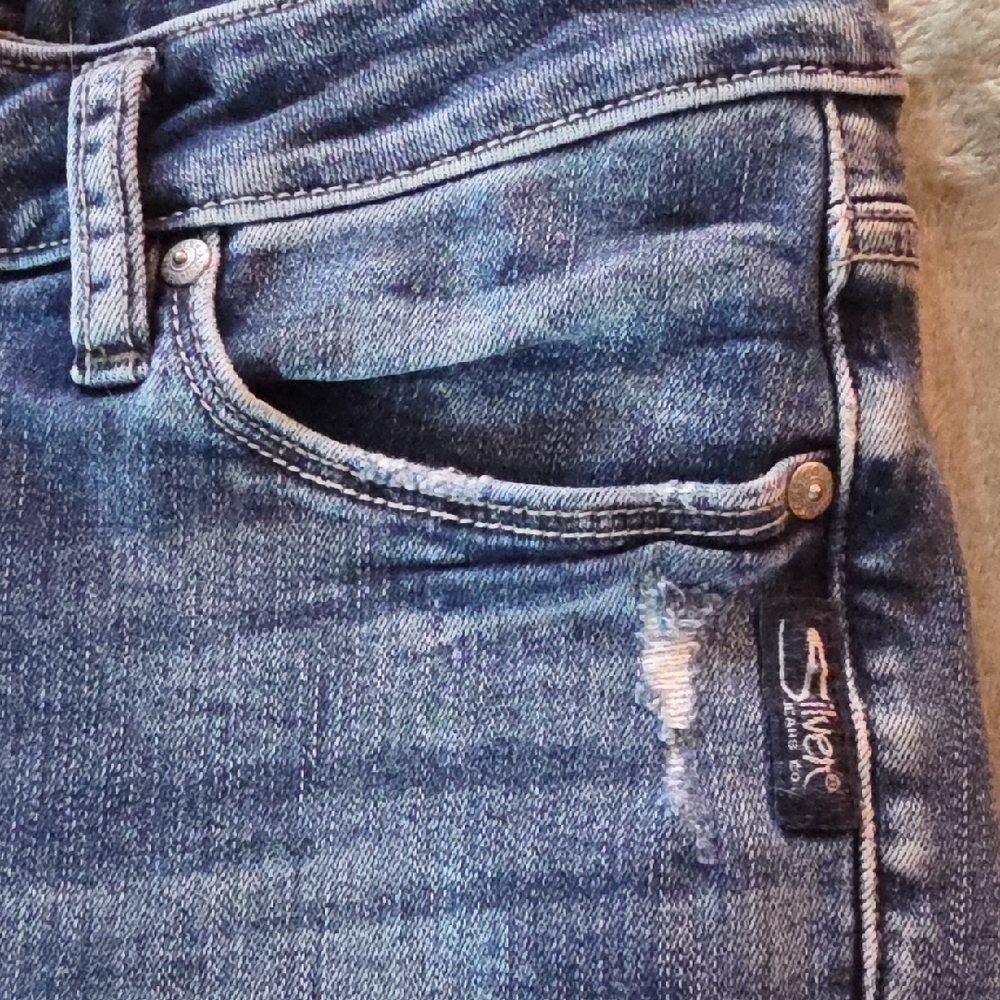 Silver "Suki Super Skinny" Blue Distressed Jeans. Size 29 Waist / 29 Length - Picture 2 of 7